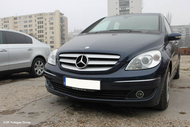 Mercedes-B150-1
